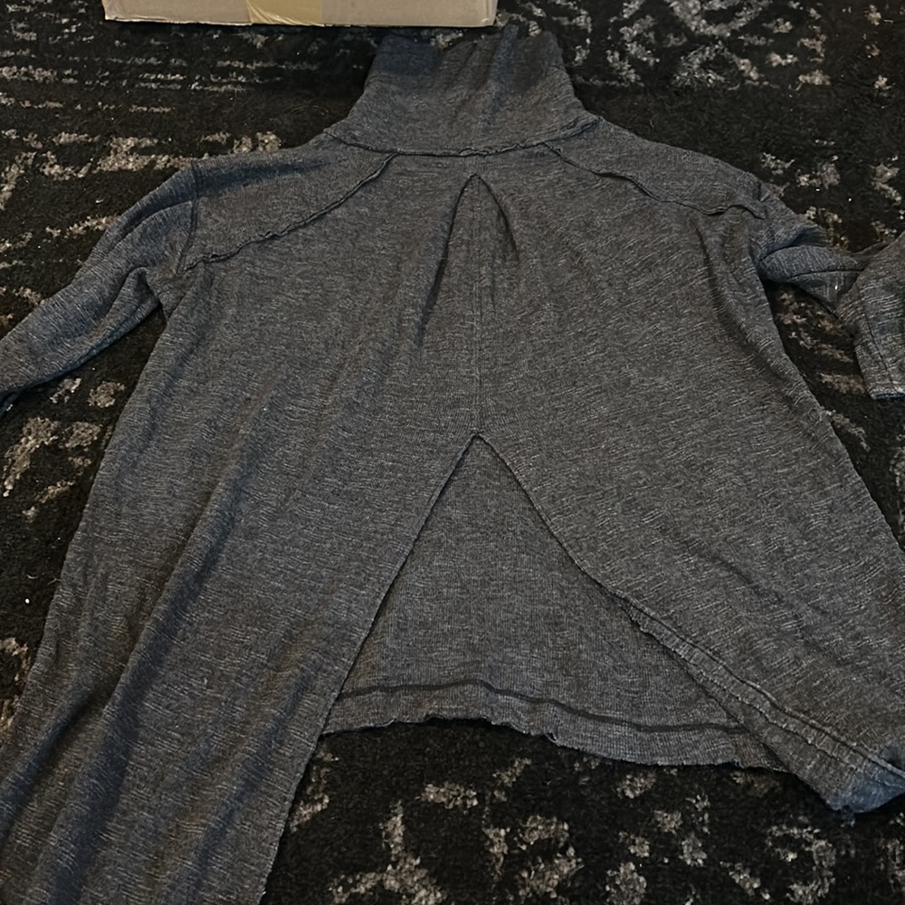 Free People Split Back Sweater Size Small - image 3